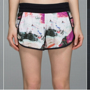 Lululemon Tracker Short III Pigment Wave Multi‎ / Black